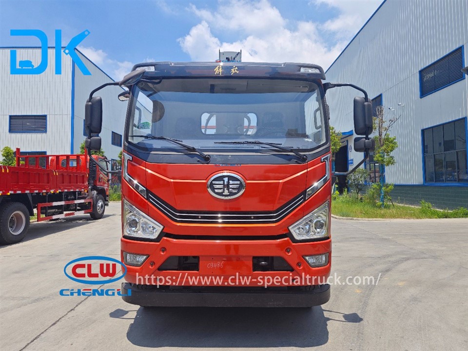 FAW Integrated 8-ton 5-section Boom Truck With 4.5-meter Wheelbase 翻译解析： high quality