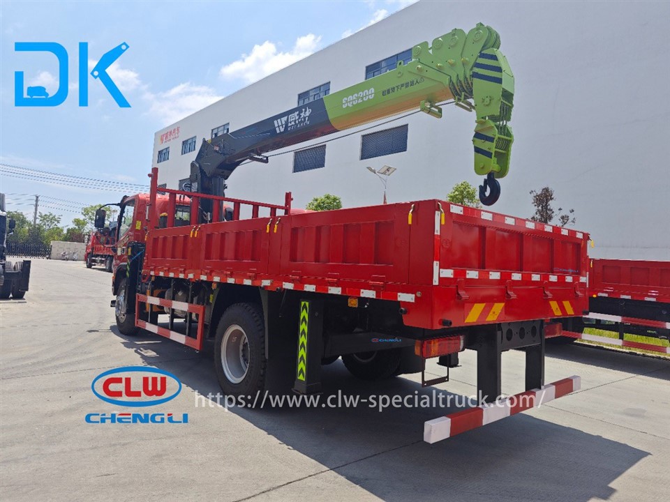 FAW Integrated 8-ton 5-section Boom Truck With 4.5-meter Wheelbase 翻译解析： factory